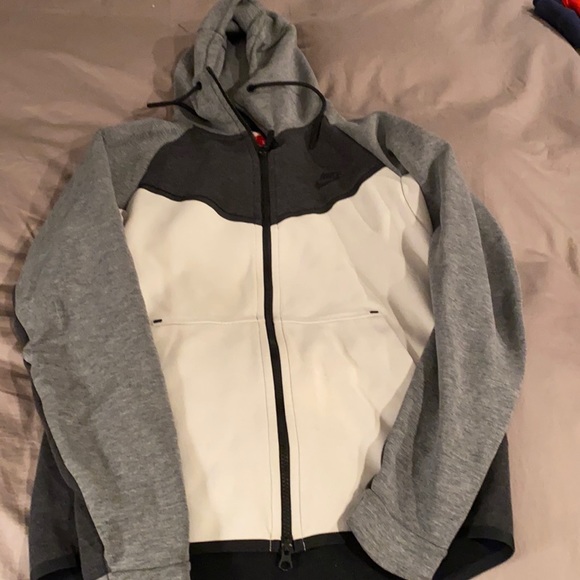 Nike women’s small zippered tech fleece - Picture 1 of 2